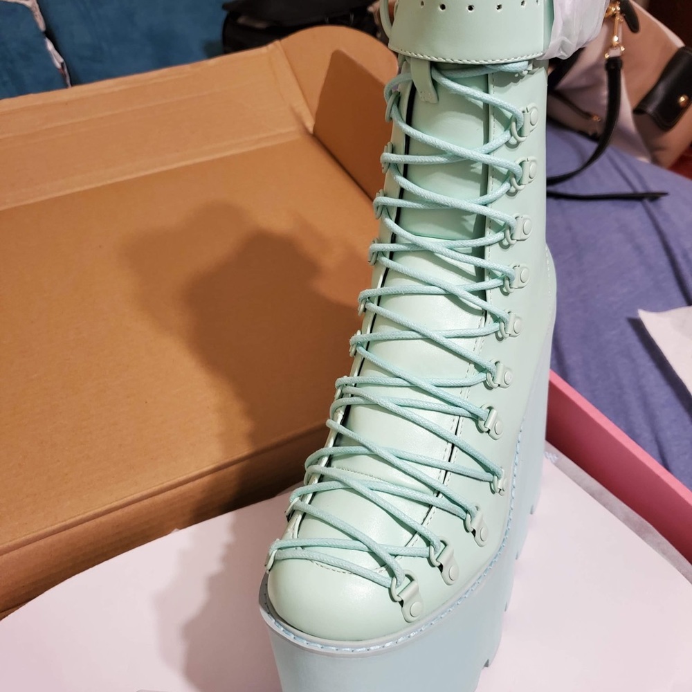 Sugar thrills traitor boots